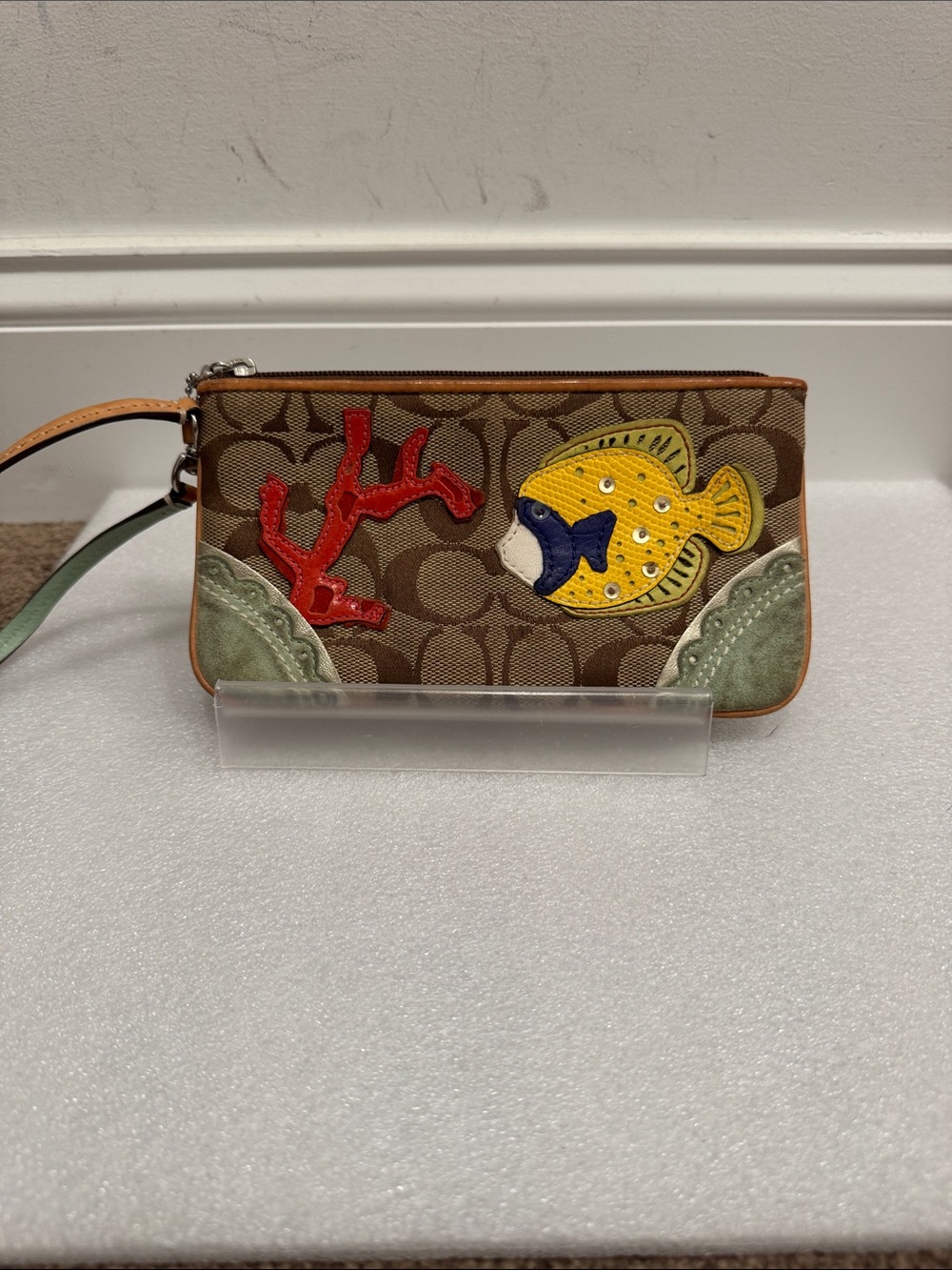 Coach vintage signature logo fish coral applique wristlet wallet hangtag